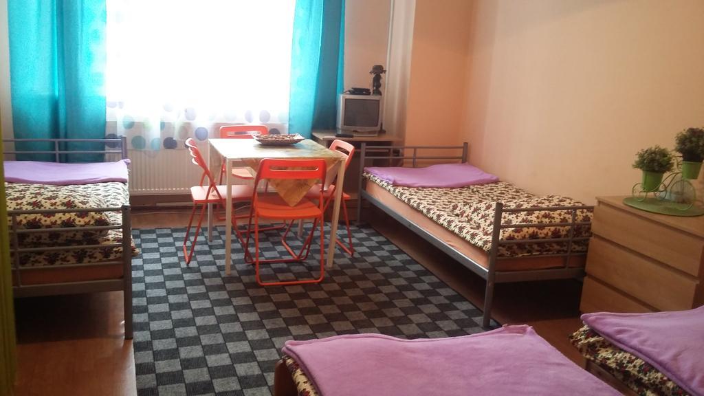 Hostel Taurus Краков Экстерьер фото