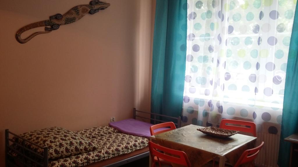 Hostel Taurus Краков Экстерьер фото