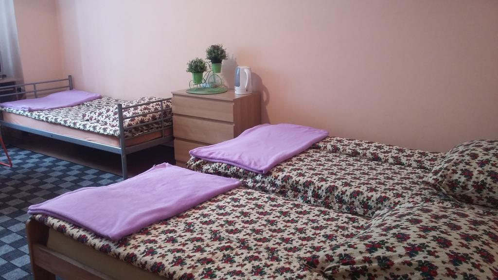 Hostel Taurus Краков Экстерьер фото