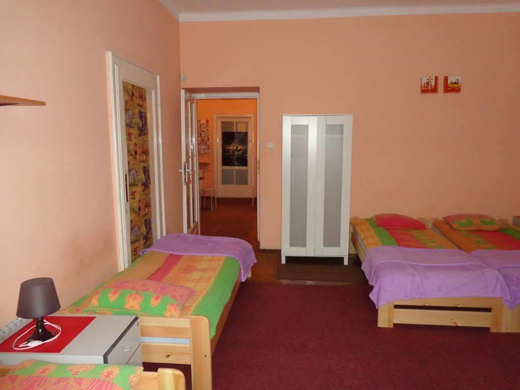 Hostel Taurus Краков Экстерьер фото